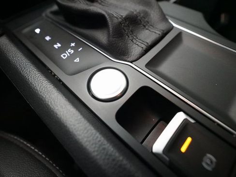 Used 2019 Volkswagen Atlas SE image 32