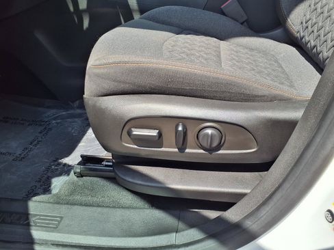 Used 2022 Chevrolet Equinox LT FWD image 17