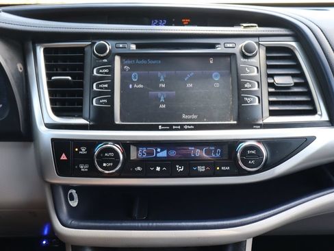 Used 2017 Toyota Highlander Plus w/ Carpet Mat Package AWD/4WD image 36