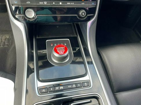 Used 2017 Jaguar XF RWD image 23