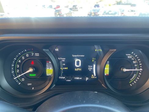 Used 2025 Jeep Wrangler Unlimited Sahara AWD/4WD image 11