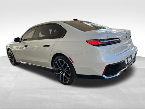 Used 2024 BMW 740i image 4