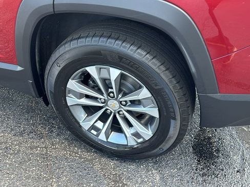 Used 2025 Chevrolet Equinox LT image 9