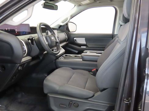 Used 2025 Ford Expedition Active AWD/4WD image 14