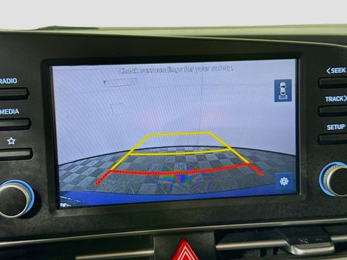 Used 2021 Hyundai Elantra SEL image 19