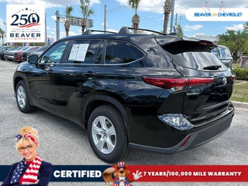 Used 2023 Toyota Highlander L FWD image 5