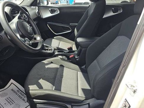 Used 2022 Kia Soul LX w/ Technology Package FWD image 11