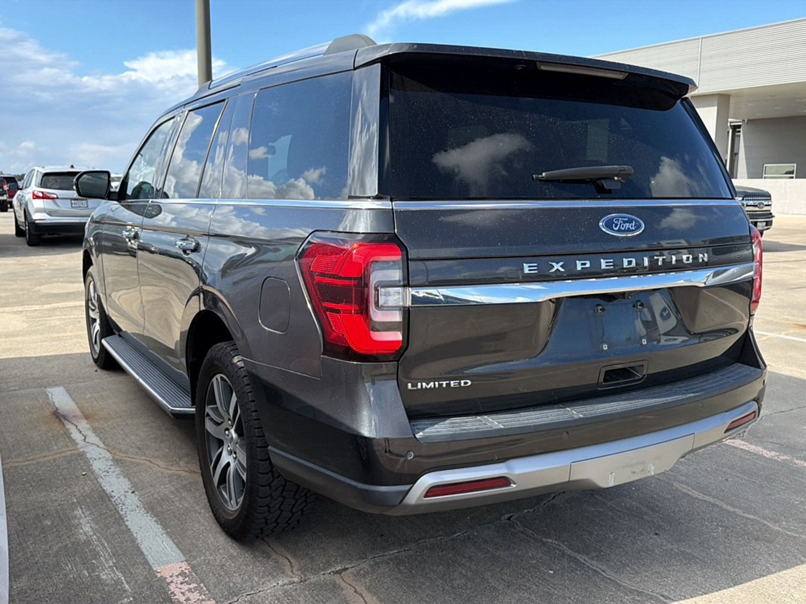 Used 2023 Ford Expedition Limited RWD image 4