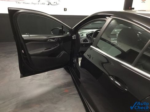 Used 2017 Chevrolet Cruze LT image 20