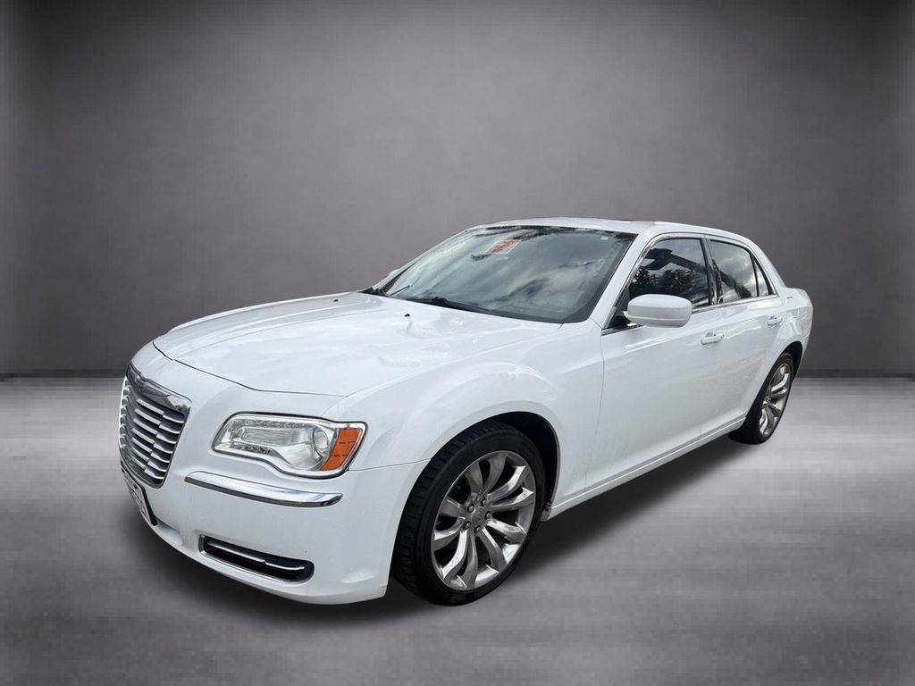 Used 2013 Chrysler 300 RWD image 7
