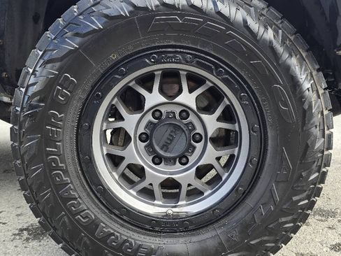 Used 2019 Toyota Tacoma TRD Off-Road AWD/4WD image 9