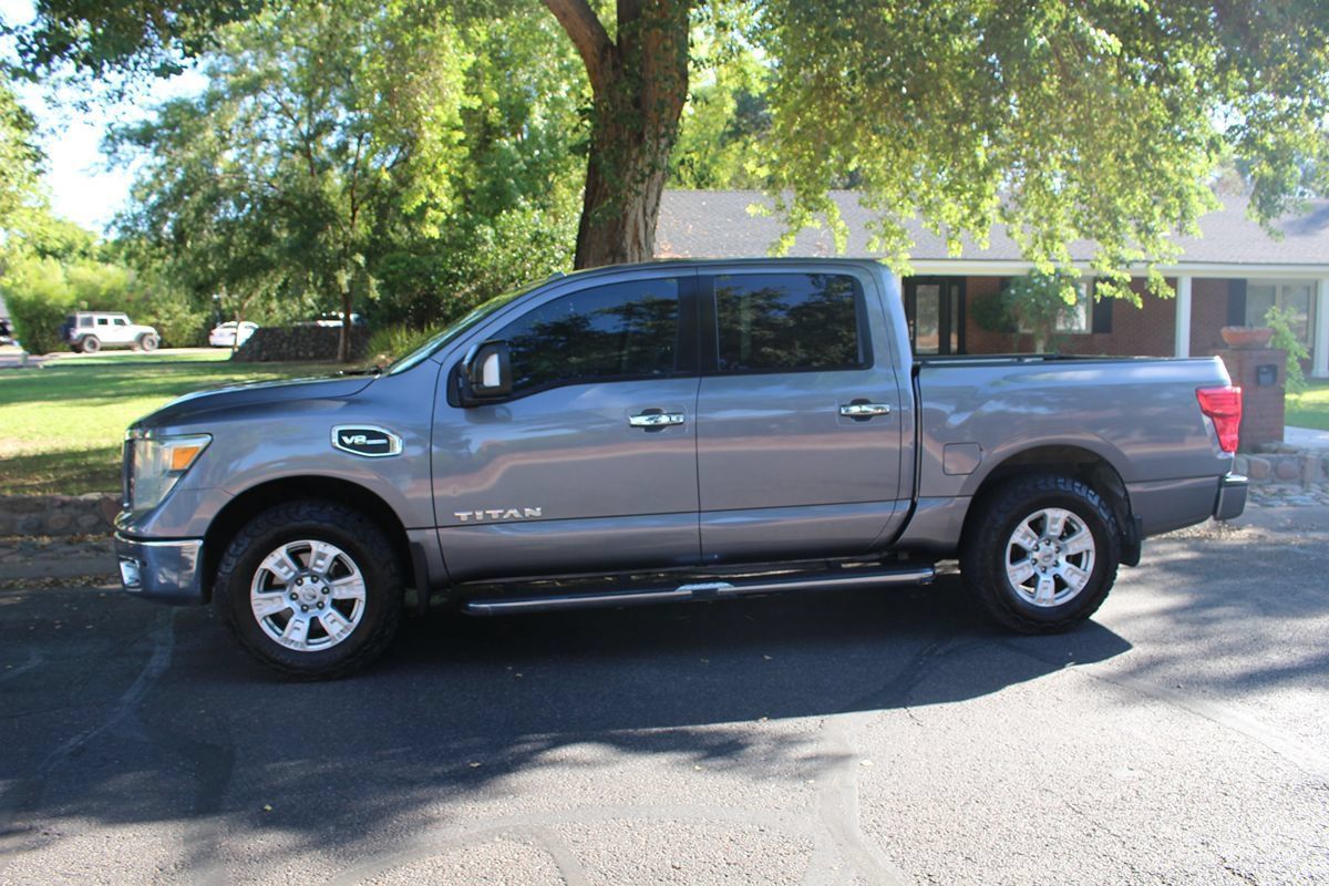 Used 2017 Nissan Titan SV AWD/4WD image 2