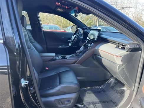 Used 2021 Toyota Venza XLE image 19