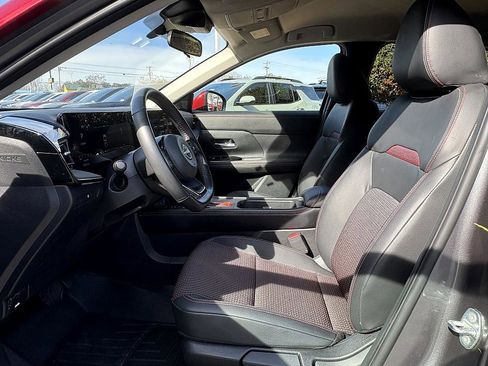 Used 2025 Nissan Kicks SR w/ Illumination Package image 9