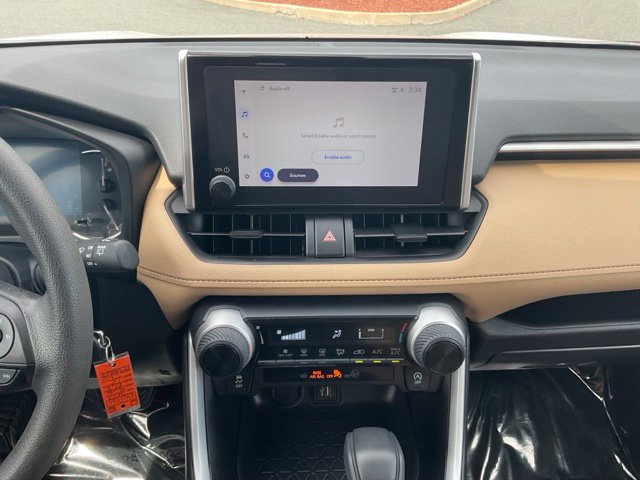 Used 2023 Toyota RAV4 LE AWD/4WD image 18
