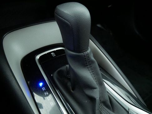 Used 2021 Toyota Corolla LE image 31