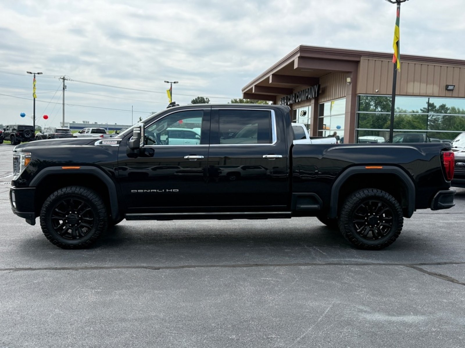 Used 2023 GMC Sierra 2500 Denali w/ Denali Black Diamond Edition AWD/4WD image 5