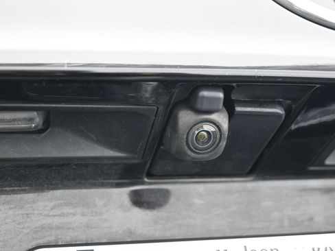 Used 2022 Toyota Highlander XLE FWD image 34