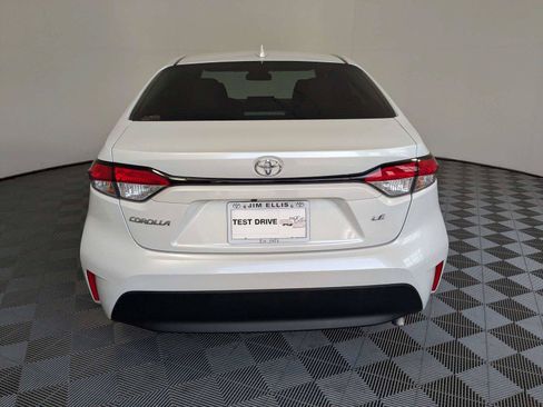 Certified 2025 Toyota Corolla LE FWD image 6