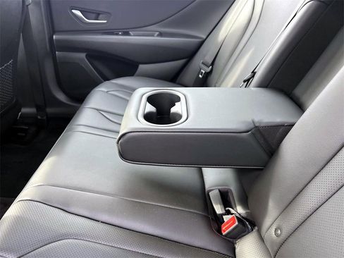 Certified 2025 Hyundai Elantra Limited image 13