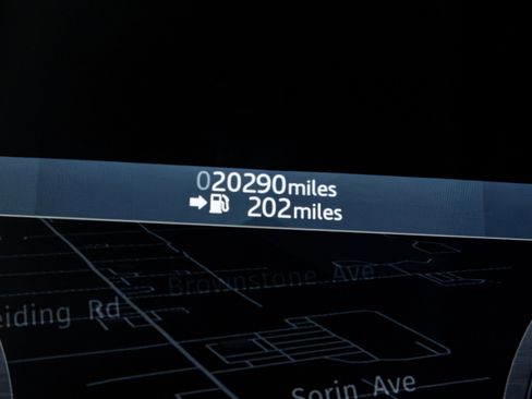 Used 2022 Land Rover Defender 110 S image 11