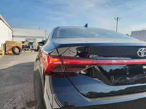 Used 2019 Toyota Avalon XLE w/ Moonroof Package FWD image 10
