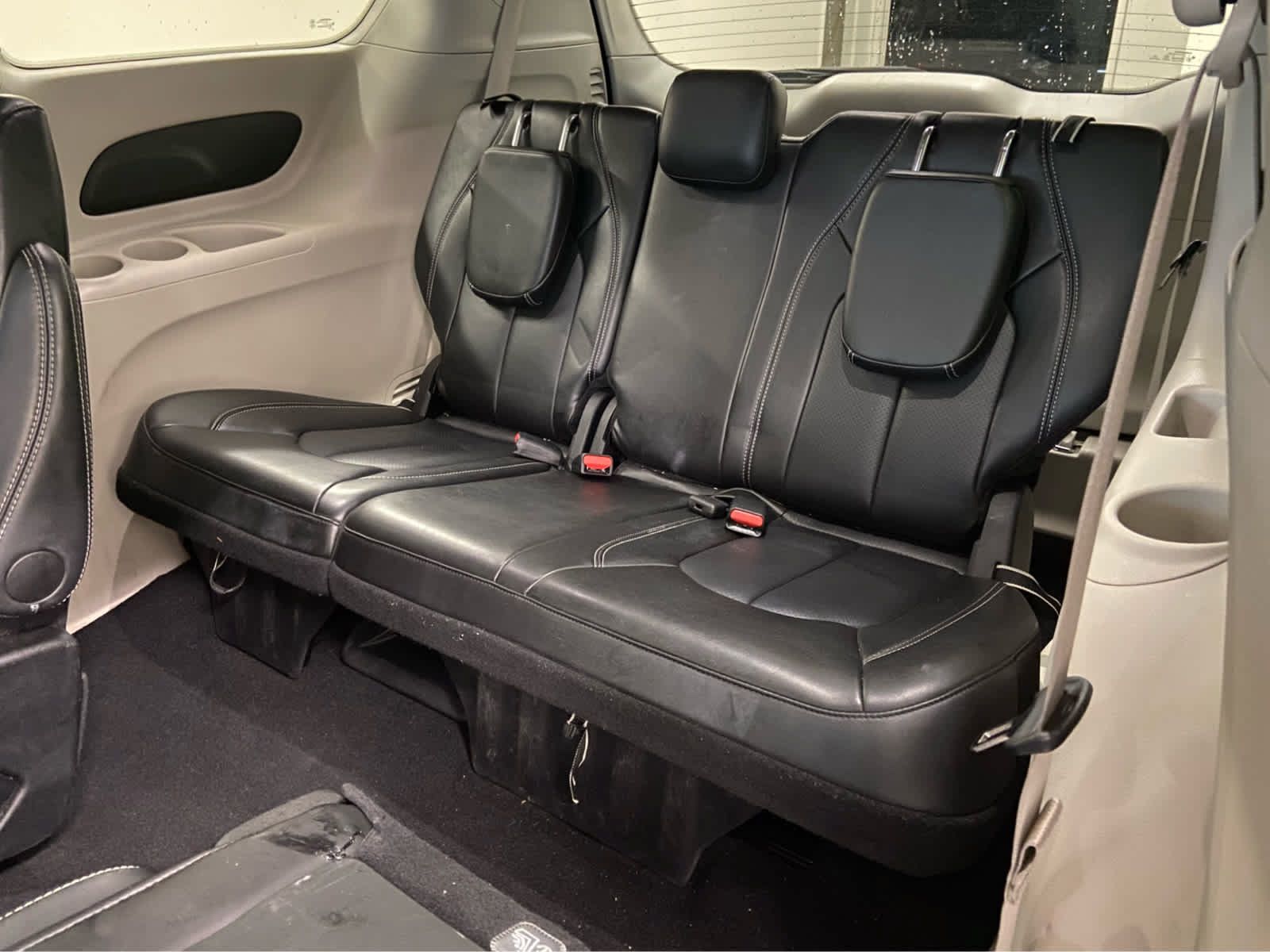 Used 2024 Chrysler Pacifica Touring-L FWD image 15