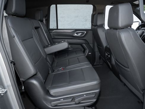 Used 2024 Chevrolet Suburban LT image 46