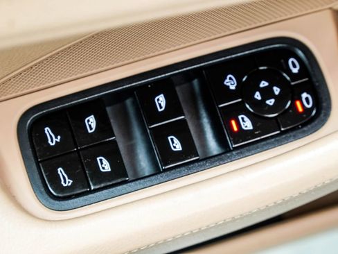 Used 2017 Porsche Panamera image 43