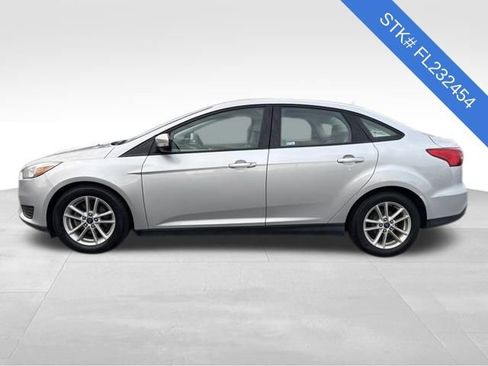 Used 2015 Ford Focus SE image 4