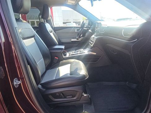 Used 2022 Ford Explorer XLT w/ Equipment Group 202A AWD/4WD image 27