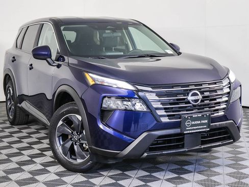 Used 2024 Nissan Rogue SV image 1