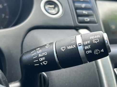 Used 2017 Land Rover Discovery Sport SE AWD/4WD image 25