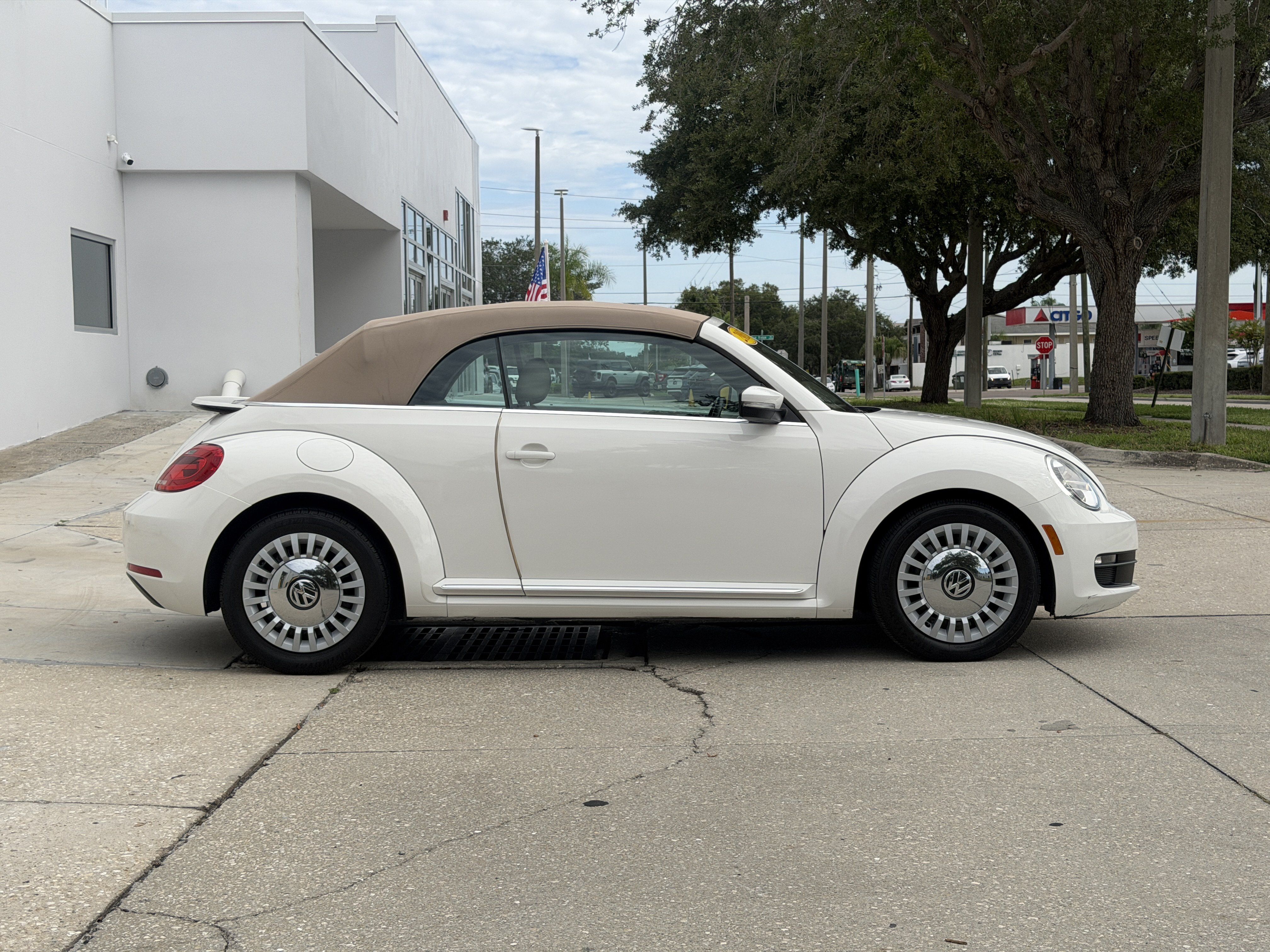 Used 2013 Volkswagen Beetle 2.5 FWD image 8