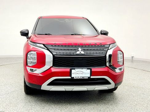 Used 2022 Mitsubishi Outlander SE image 2