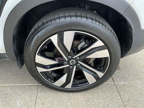 Used 2025 Volvo XC40 B5 Plus AWD/4WD image 13