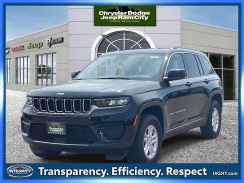 Used 2023 Jeep Grand Cherokee Laredo AWD/4WD image 1