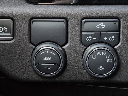 Used 2022 Chevrolet Silverado 1500 LT image 26