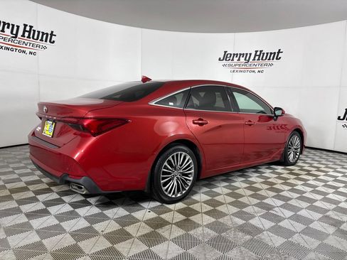 Used 2022 Toyota Avalon Limited w/ Advanced Safety Package FWD image 4