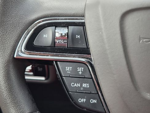 Used 2023 Lincoln Nautilus FWD w/ Premium Package image 24