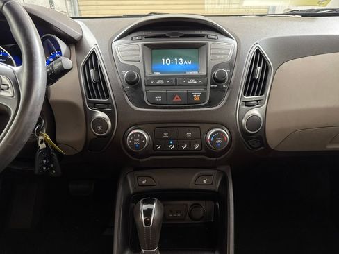 Used 2015 Hyundai Tucson SE image 16
