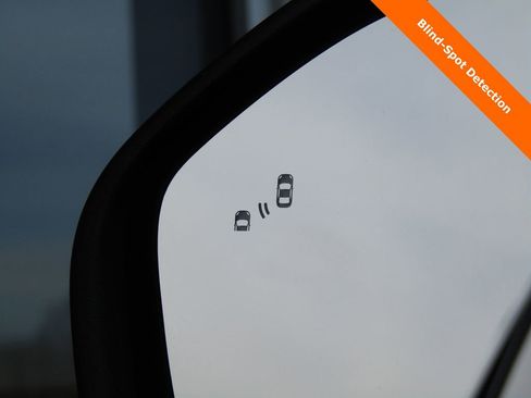 Used 2023 Ford Explorer XLT w/ Equipment Group 202A image 7