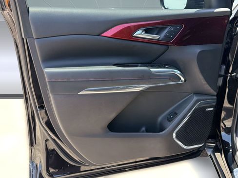Used 2025 Chevrolet Traverse RS w/ LPO, Floor Liner Package FWD image 14