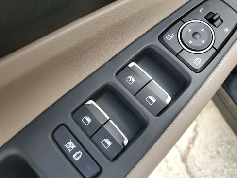 Used 2019 Hyundai Santa Fe SE image 18