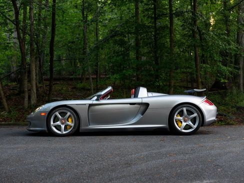 Used 2004 Porsche Carrera GT RWD image 2