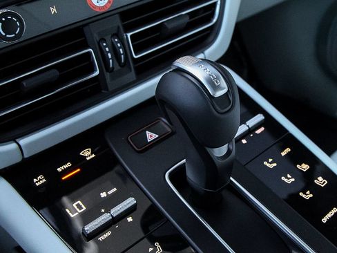 Certified 2023 Porsche Macan Turbo AWD/4WD image 16