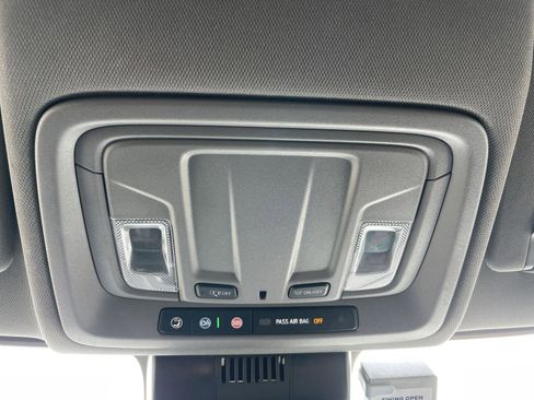 Used 2025 GMC Sierra 1500 SLT image 32