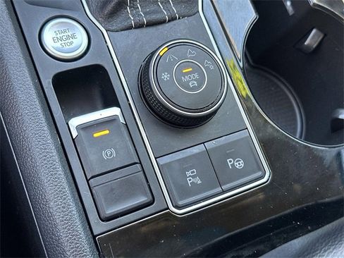 Used 2022 Volkswagen Atlas SEL Premium image 40