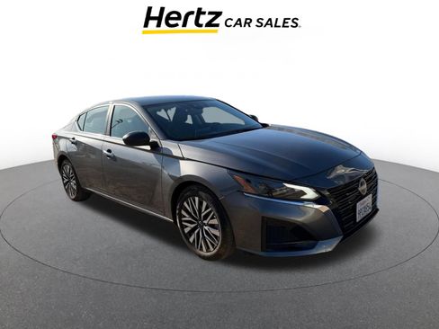 Used 2025 Nissan Altima 2.5 SV image 1