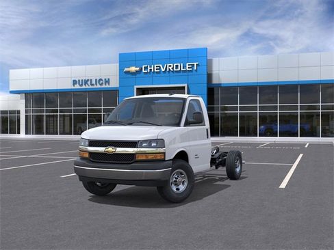 New 2025 Chevrolet Express 3500 w/ Power Convenience Package image 8
